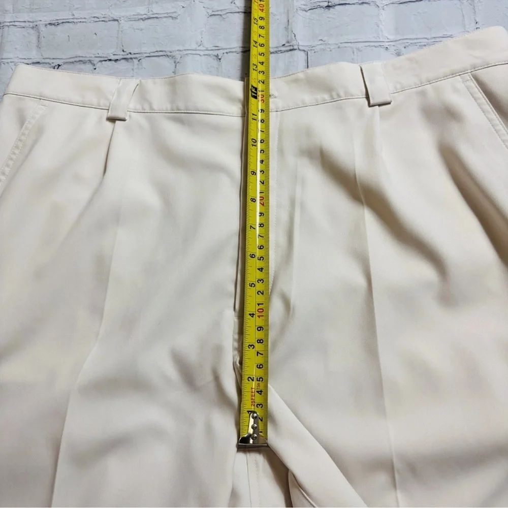 Under Armour Performance Golf Shorts Men's Size 38R Cream 9 Inch Inseam